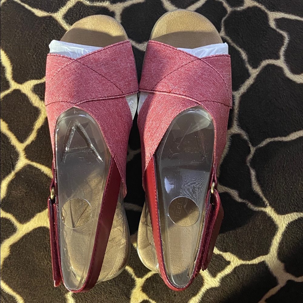 Aerosoles Red 2 Inch Heel Badlands Sandals